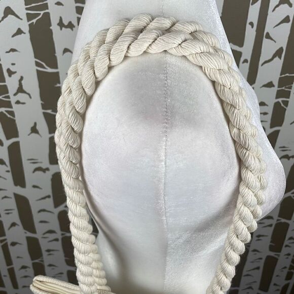 Altos de Chavon Woven Fringed Trim Market Tote - Picture 10 of 12